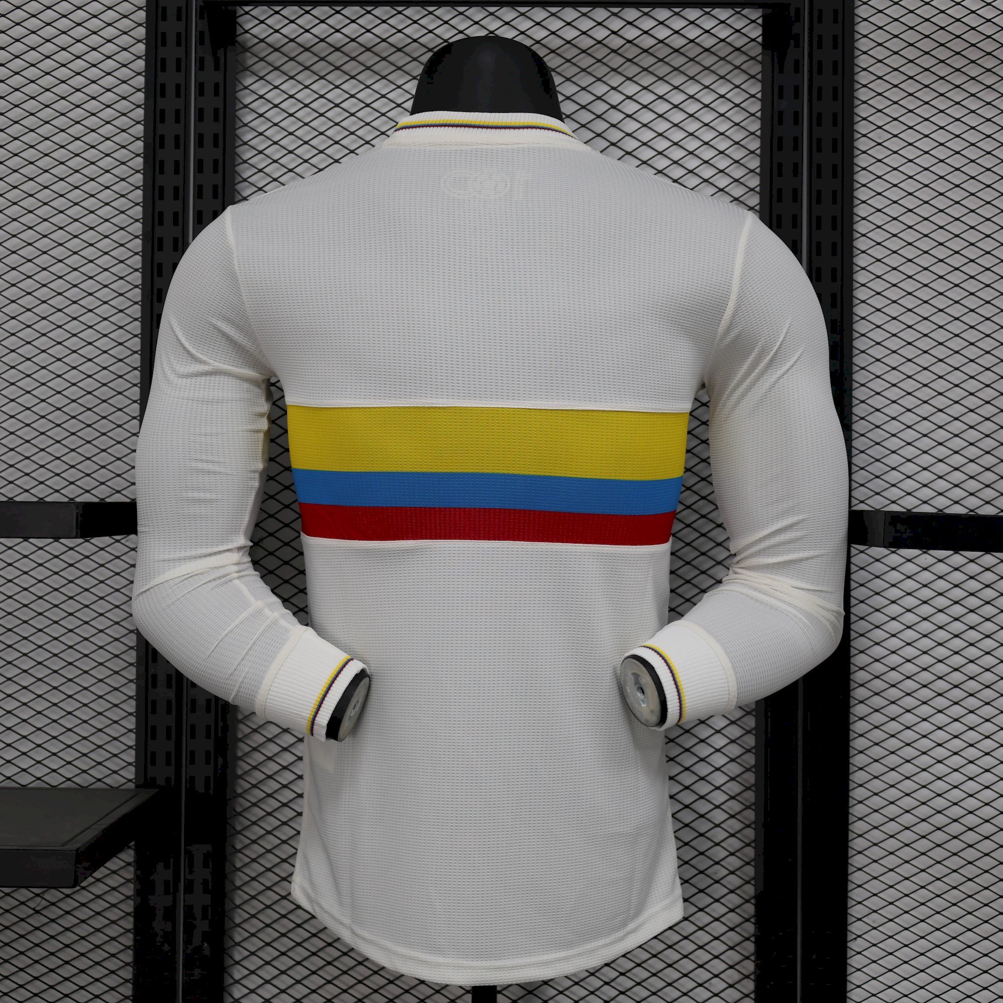Player Colombia Memorial Edition Long Sleeve Special Edition 2526 Foot (5).jpg