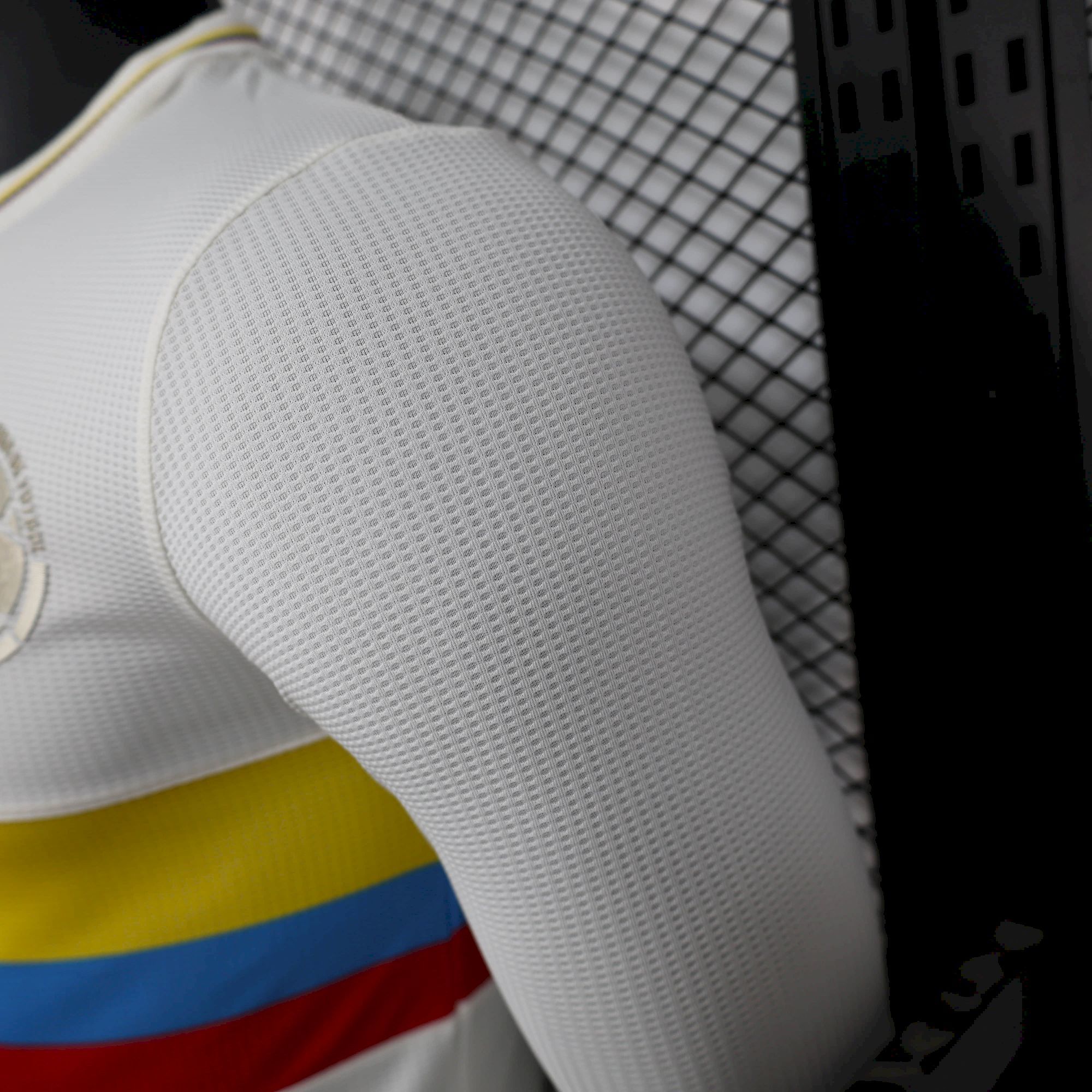 Player Colombia Memorial Edition Long Sleeve Special Edition 2526 Foot (6).jpg