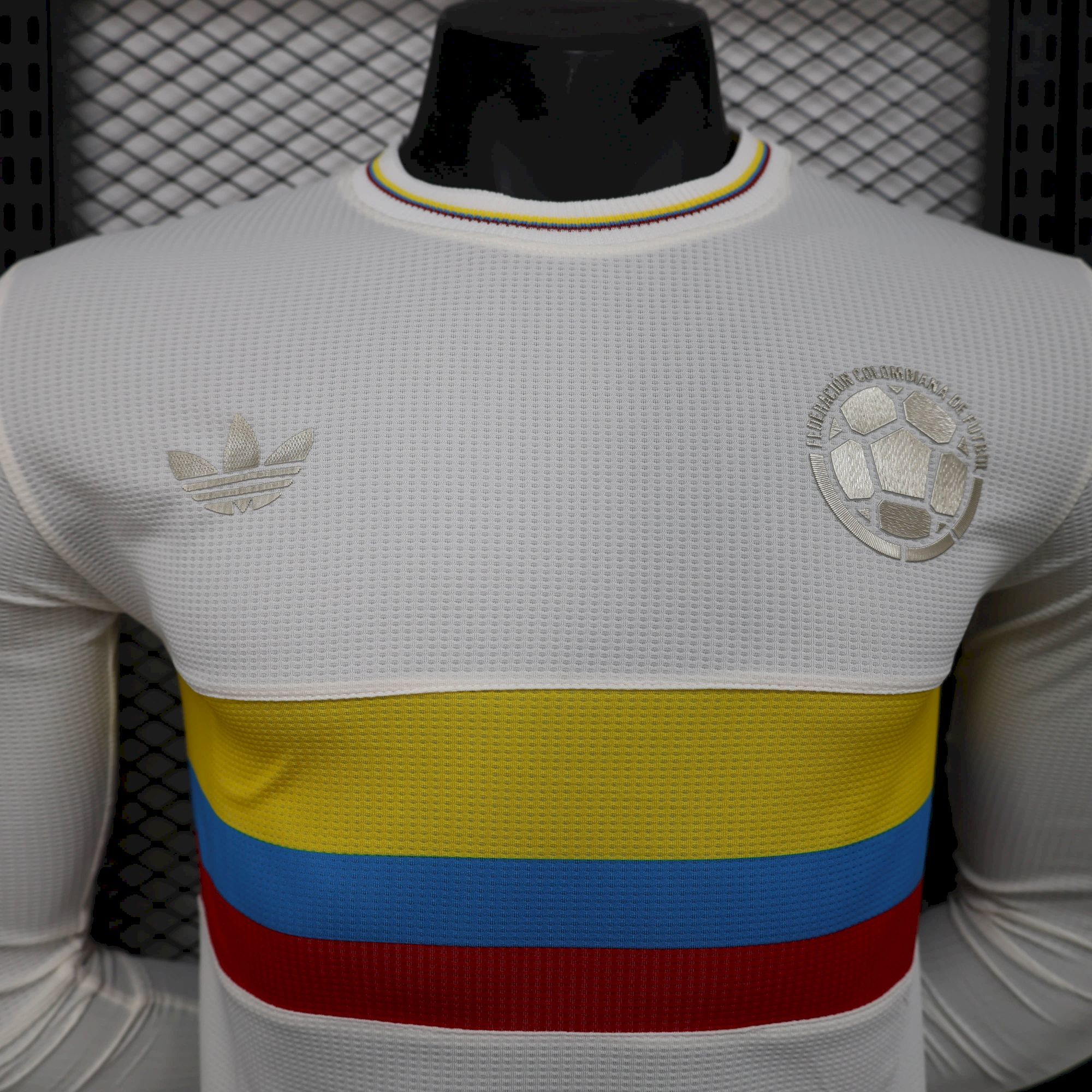 Player Colombia Memorial Edition Long Sleeve Special Edition 2526 Foot (9).jpg