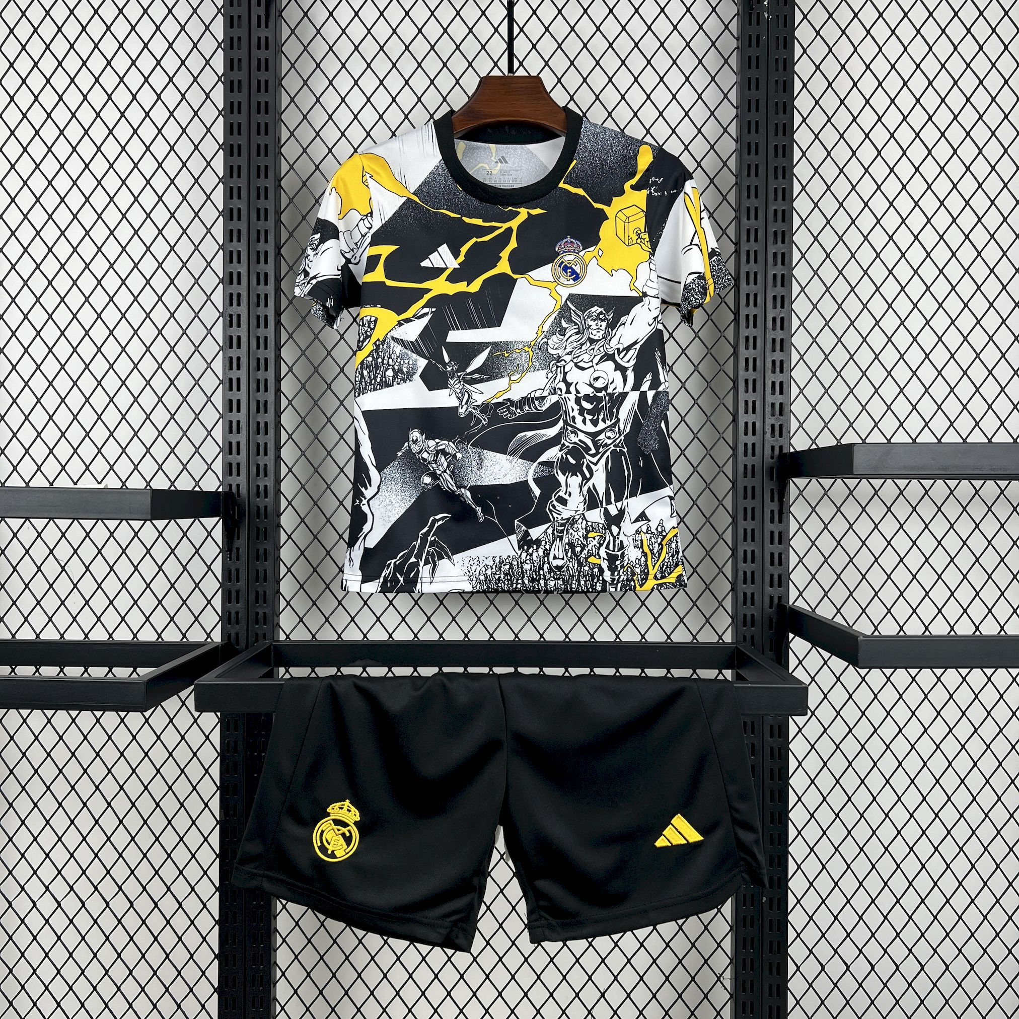 Kids Real Madrid 2025/26 Pre-Match Kit