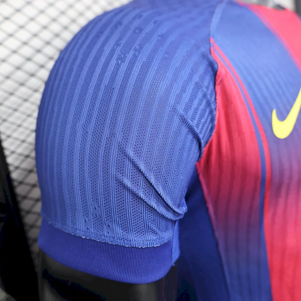 player Barcelona home 2526 new season Football Jersey Sports shirt的副本.jpg