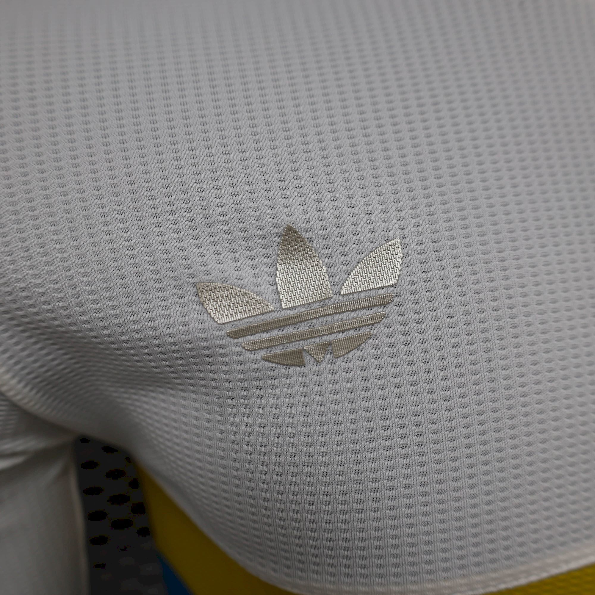 Player Colombia Memorial Edition Long Sleeve Special Edition 2526 Foot (7).jpg