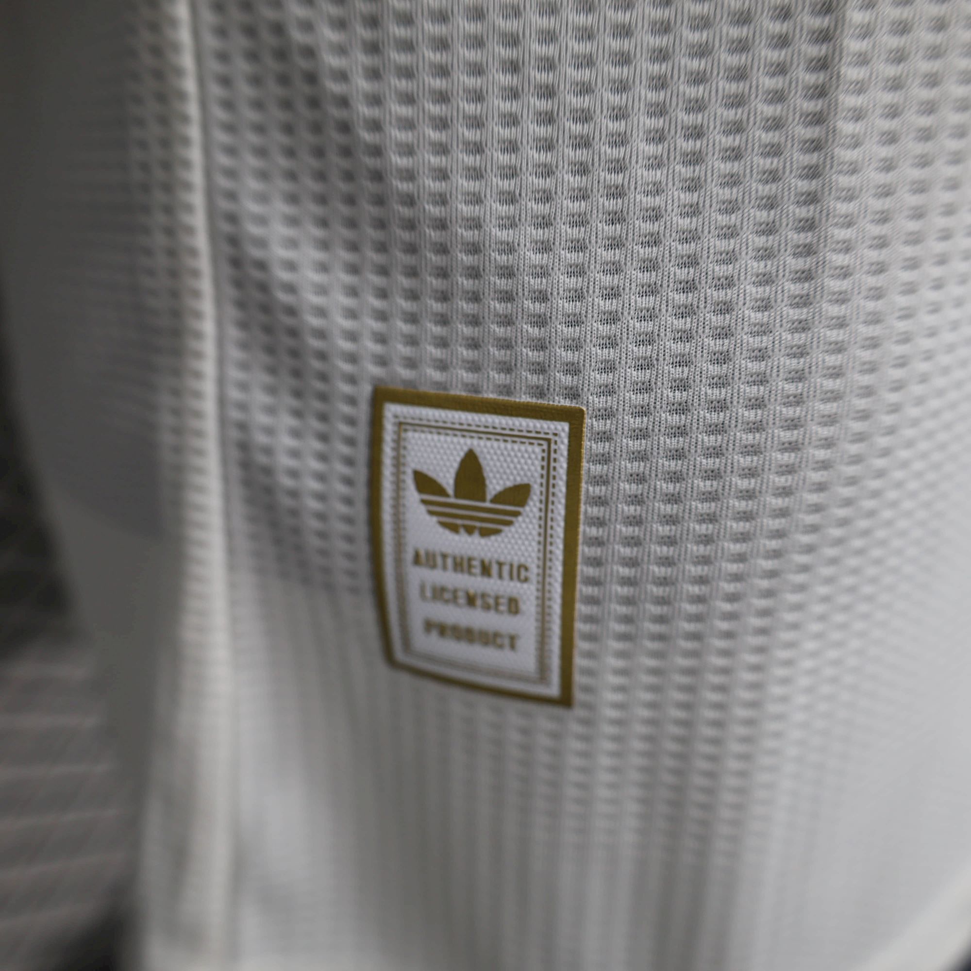 Player Colombia Memorial Edition Long Sleeve Special Edition 2526 Foot (4).jpg